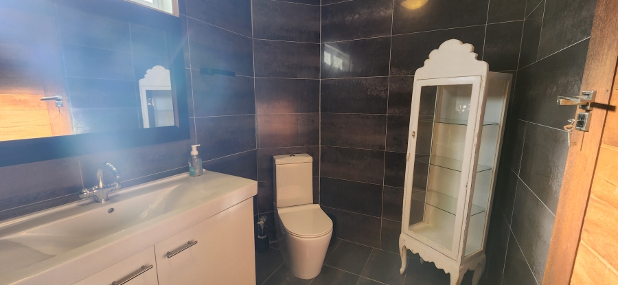 To Let 4 Bedroom Property for Rent in Glencairn Heights Western Cape